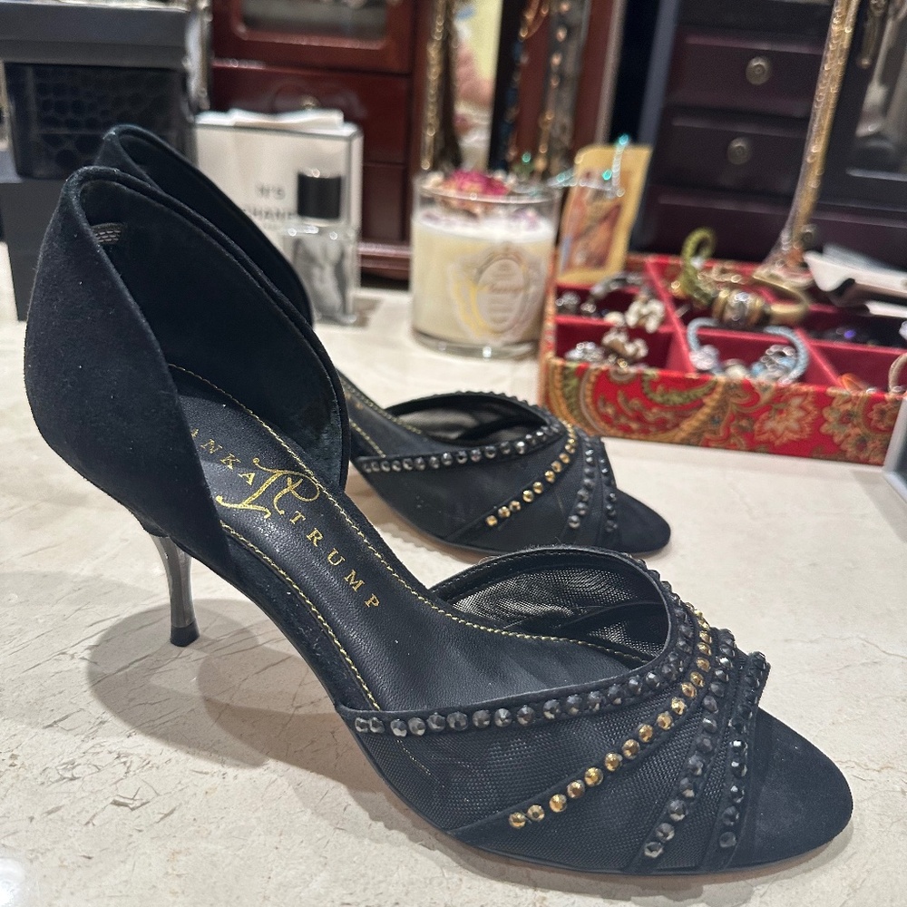 Ivanka Trump black dress pumps , size 6M
